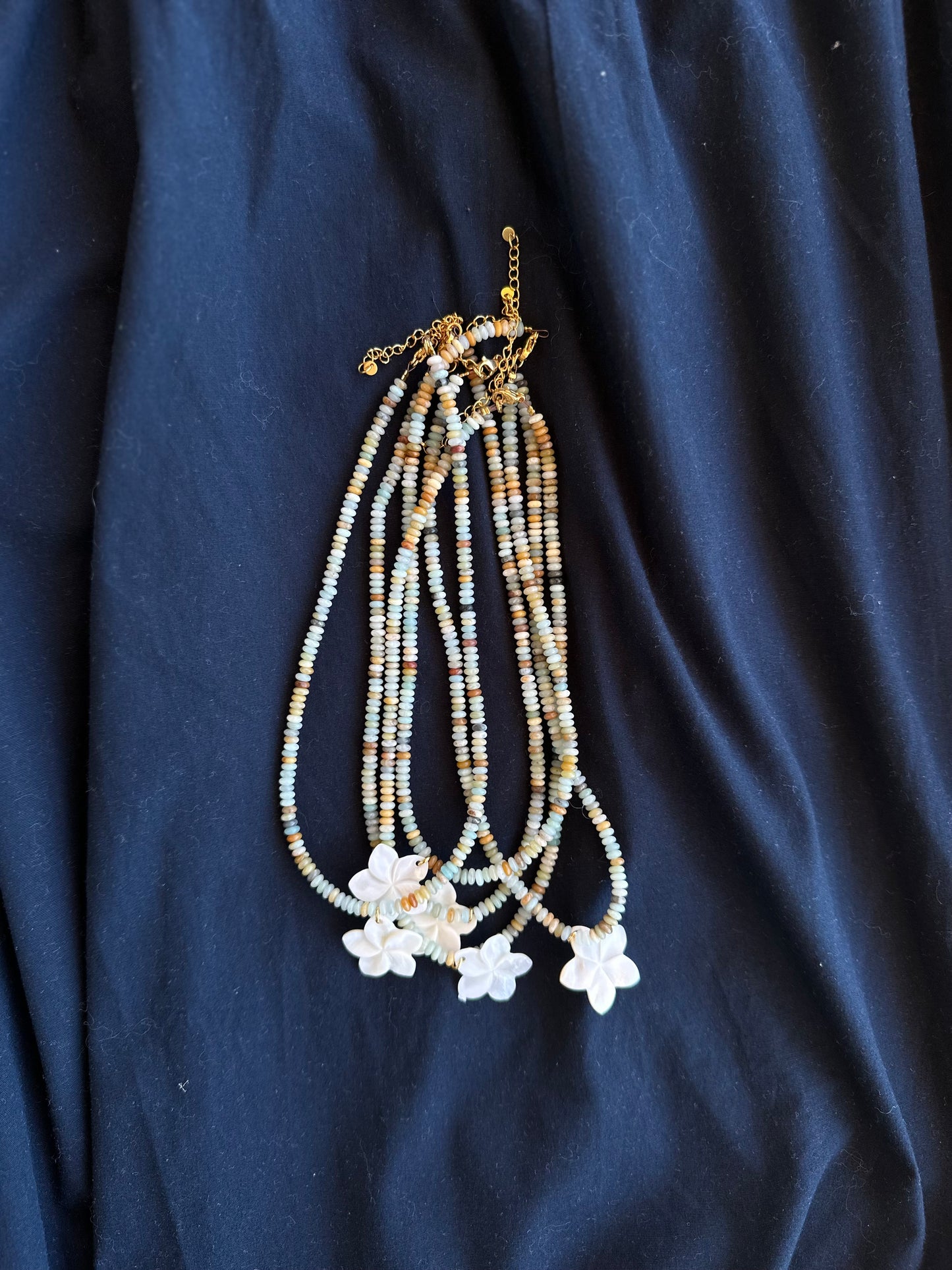 June necklace (sand)